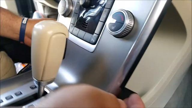 How to Remove Radio / Display / A/C Control from Volvo XC60 2011 for Repair. смотреть онлайн