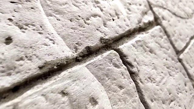 Не стал выбрасывать старый валик и теперь с помощью его делаю имитацию камня смотреть онлайн