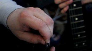 обучение на гитаре  связывание порванной струны на гитаре  как правильно связать порванную струну г