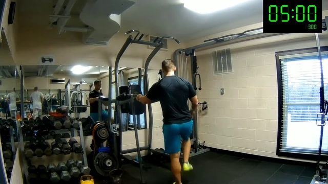 Максимальное количество отжиманий на брусьях за 10 минут.Вызов от канала Будь всегда в форме. смотреть онлайн