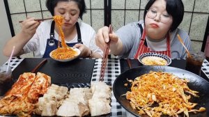 [엄마의 집밥]보쌈과 짝퉁 실비김치 그리고 진짜 쫄면을 먹었어요~!! Bossam and Jjolmyeon Mukbang/ボッサム·ビッメン/包肉筋面/