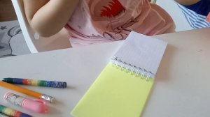 уточка Милка делает уроки