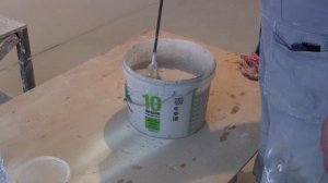 Как покрасить обои. Покраска флизелиновых обоев водоэмульсионной краской