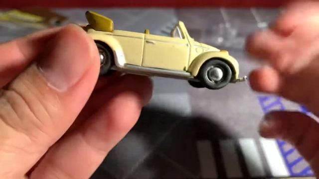 Johnny Lightning TIN Storage 1975 Volkswagen Super Beetle Convertible Diecast 1/64 смотреть онлайн