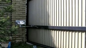 Установка электропривода и настройка автоматики распашных ворот.artel-bc.com