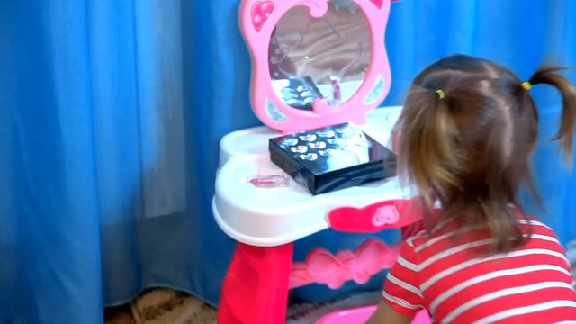 Мия собирается замуж. Ребёнок и история про косметику для мамы. Мия как принцесса собирается на бал смотреть онлайн