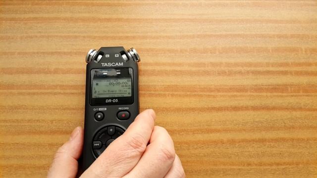Tascam DR-05-обзор бюджетного рекордера! смотреть онлайн