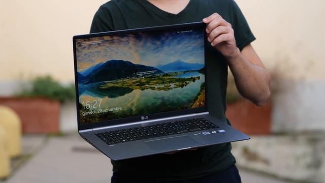 Recensione LG Gram 17: INCREDIBILE, sembra finto, LEGGERISSIMO! смотреть онлайн