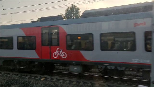 Электропоезд ЭС2г-071 "Ласточка" Близ Вокзала Москва-Восточная смотреть онлайн