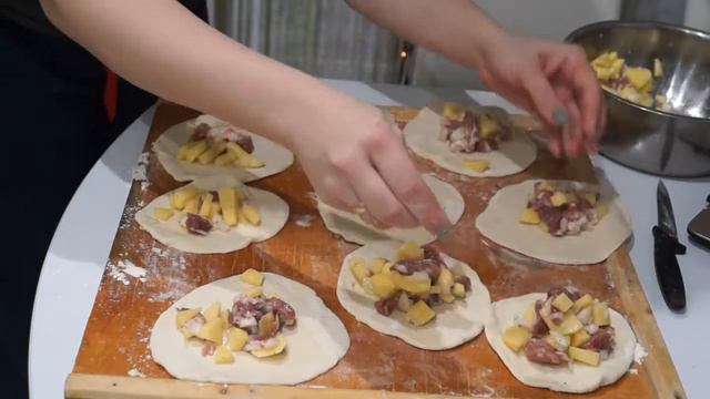 VLOG: Крутая горка.Мои фиалки.Семейный портрет.Девчонки любят играть с машинками. Интрига смотреть онлайн