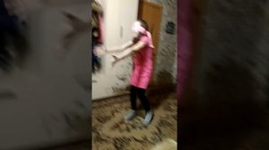 Смешная детская игра (жмурки)