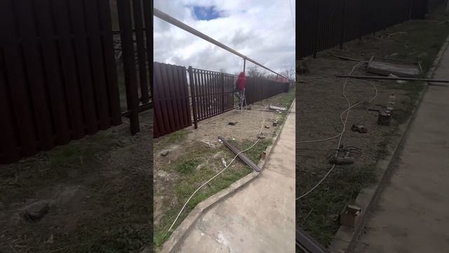 Забор из евроштакетника с консольными воротами х.Оазис смотреть онлайн