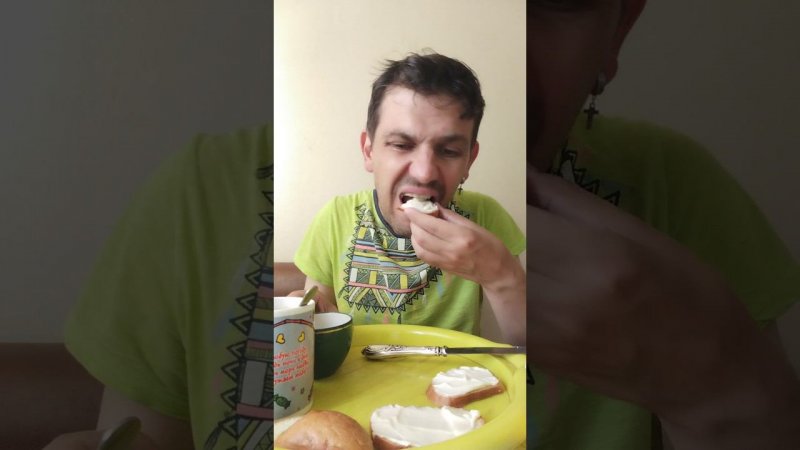 МУКБАНГ СЫР ПЛАВЛЕНЫЙ ЯНТАРЬ СЫРОБОГАТОВ НА ЗАВТРАК #shorts