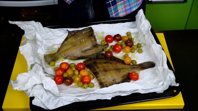 Средиземноморская кухня / Камбала с томатами и оливками! смотреть онлайн