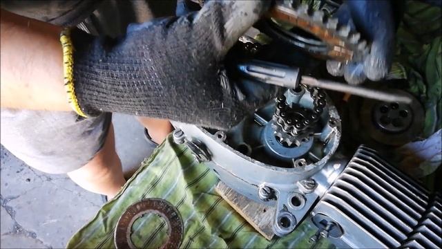 27.Naprawa motoroweru Jawa 50.Rozbiórka silnika cz.2. Sprzęgło. смотреть онлайн