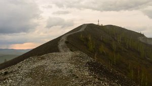 Христос молчал, Ему связали руки..