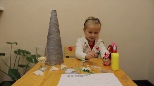 Поделки своими руками. Делаем елочку из ниток.