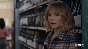 Женщина в доме напротив девушки в окне Стоит ли смотреть