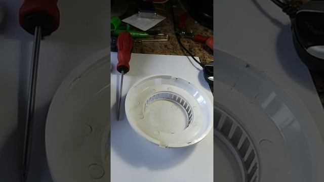 Датчик дыма после 12 лет службы и без ложных сработак смотреть онлайн