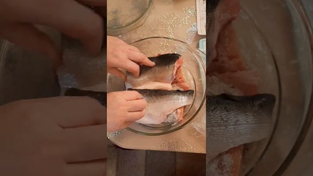 Солим горбушу под семгу. смотреть онлайн