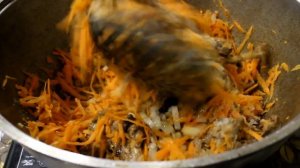 Кролик в горшочке с картошкой и грибами.