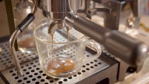 Обычный видос по приготовлению кофе на кофемашине Lelit Anita.