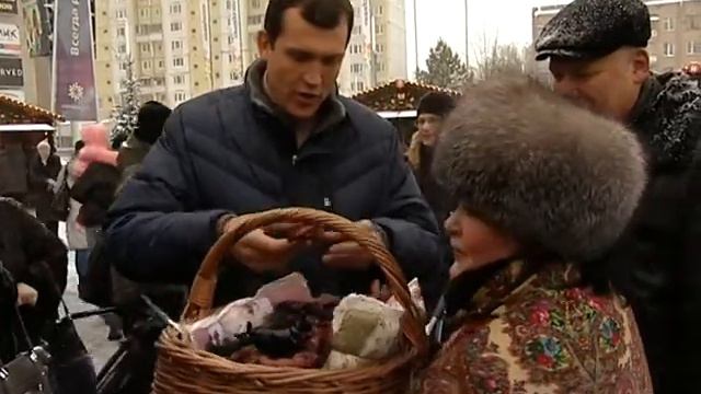Префект СЗАО Владимир Говердовский побывал на рождественской ярмарке/21.12.2013 смотреть онлайн