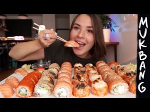 МУКБАНГ • Обжор ролями ! 50 РОЛЛОВ С ЛОСОСЕМ АСМР суши • sushi eating (ASMR MUKBANG)