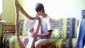 Моя первая игра на арфе ))