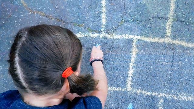 A B C D...Gummy Bears Are Chasing Me! | Starring Evalyn смотреть онлайн