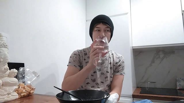 Мукбанг жареные пельмени, реакция на Жизнь других с Жанной Бадоевой смотреть онлайн