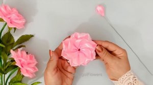 СДЕЛАЙ САМ _ Как легко сделать розу из атласной ленты _ Цветы из атласной ленты