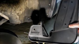 Замена штатного переднего брызговика RENAULT KAPTUR на  увеличенный.