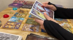 РЕВНУЕТ ЛИ ОН МЕНЯ? ЛЮБИТ? СКУЧАЕТ?