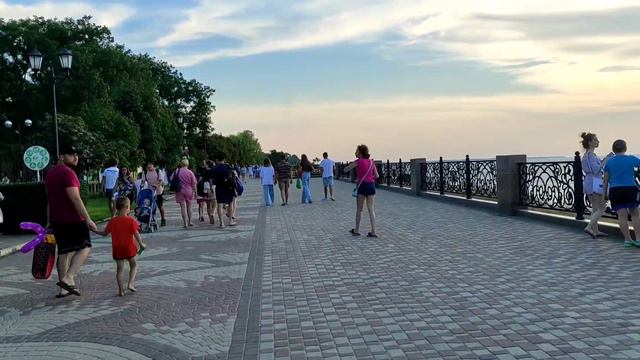 Набережная Ейска, район пляжа Каменка смотреть онлайн