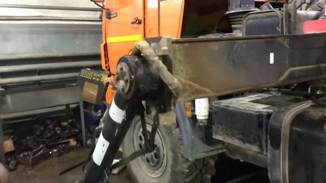 Ремонт стрелы ЮНИК (UNIC). Полгода без работы - чиним электронику, гидроцилиндр подъёма и аутригеры смотреть онлайн