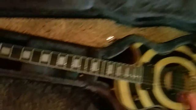 Unboxing Epiphone Zakk Wylde Bullseye les paul, new guitar day ! смотреть онлайн