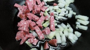 Суп с маринованным огурцом и колбасой