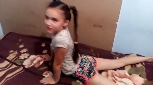 Как я учуся доставать ногами до головы