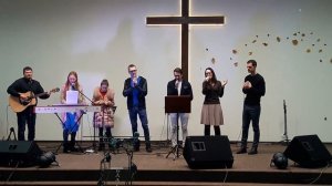 Стою в присутствии Твоём (Кровь Христа чистым сделала меня) - песня