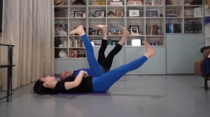 Ноги, попа и живот в упражнениях на один час  Много растяжек!