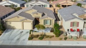 Соседи жаловались на высокий забор в его дворе и заставили снести    Тогда мужчина решил их проучит