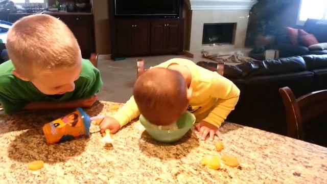 Randy, how do the little piggies eat? смотреть онлайн