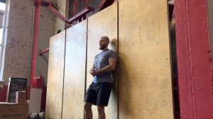 5  МФР трапеции и мышц лопатки у стены с мячом