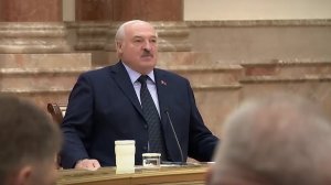 Лукашенко: Меня информируют, что самые продвинутые специалисты уезжают - НУЖНЫ ЗАПРЕТИТЕЛЬНЫЕ МЕРЫ!