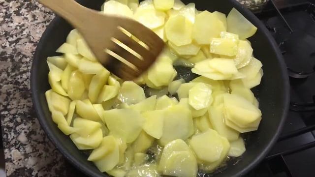 Очень простой, быстрый и сытный ужин - ”Испанская Тортилья” с картофелем! Tortilla de patatas.