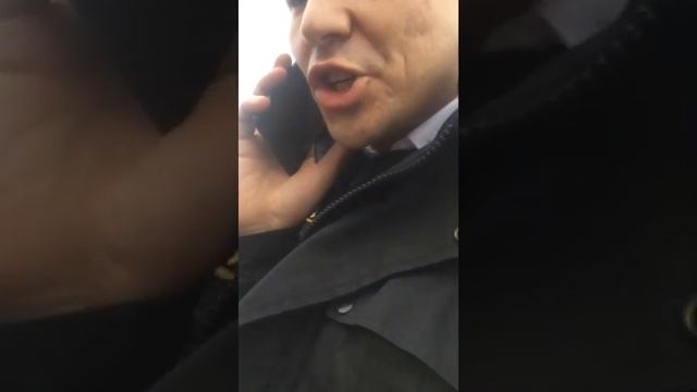 Корманди милитсия дар мошини шахси аз васифааш истифода бурда бародармро бехуда тухмат мекунаб! смотреть онлайн