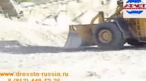 Карьерный погрузчик Dressta 534 в работе