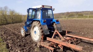 ЛТЗ- 55 Первая культивация целины, земля ещё не поспела.1ч.