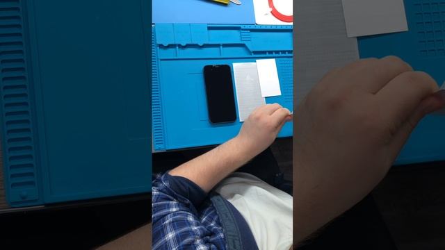 Как наклеить защитное стекло